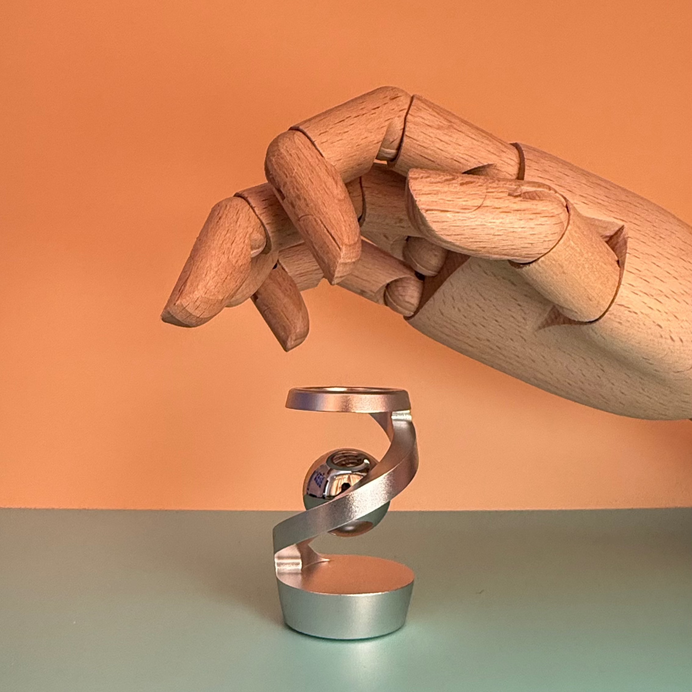 get Mind: Flow Spinner – Optical Illusion Desk Tool for Calm & Focus